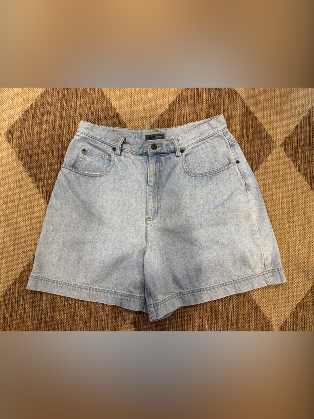 Vintage LizWear High-Rise Light Blue Denim Shorts